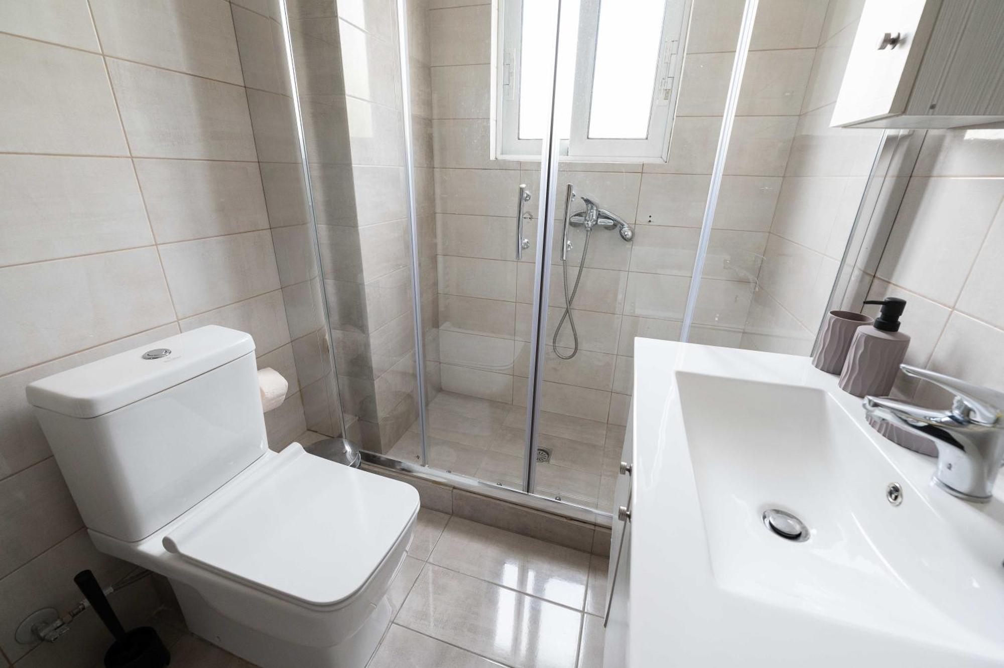 Modern Spacious Apartment Located In פיראוס מראה חיצוני תמונה